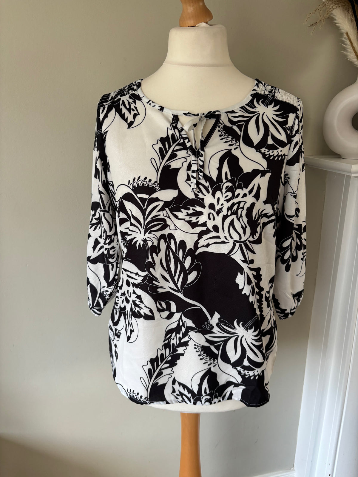 Black and white patterned top by Fair lady size 12