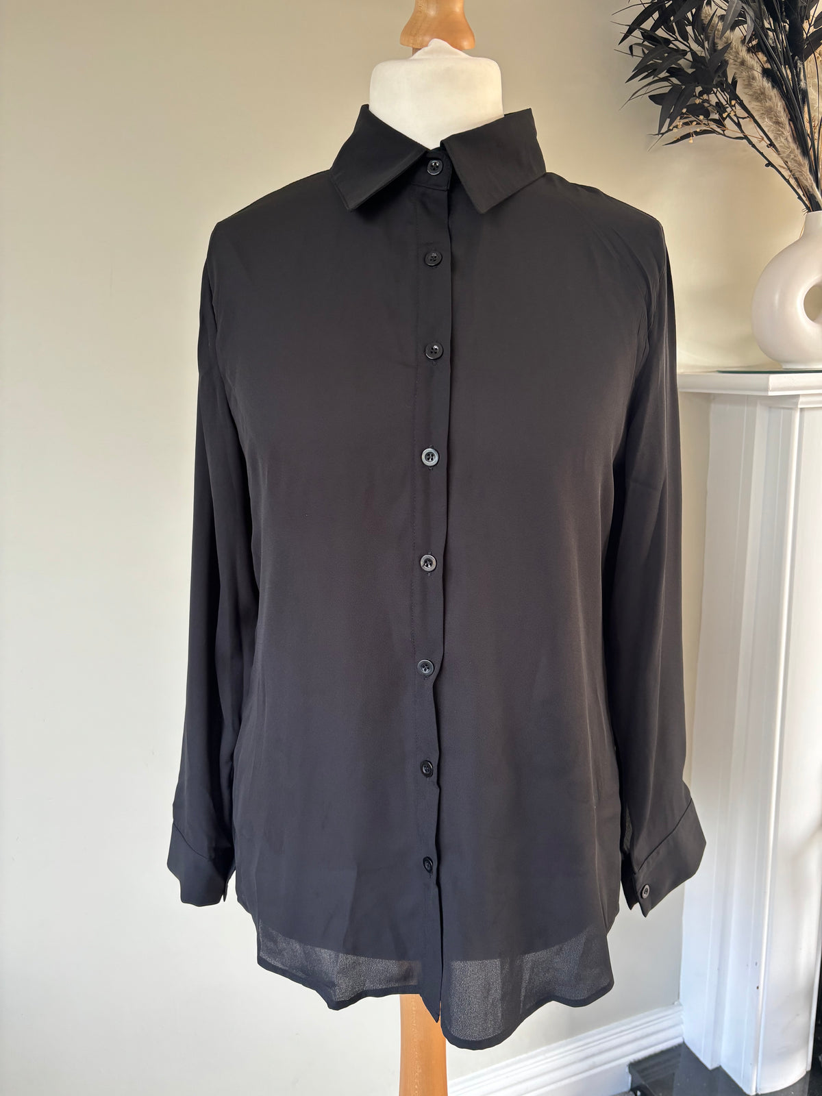 Black button shirt by Casiecy size 14/16