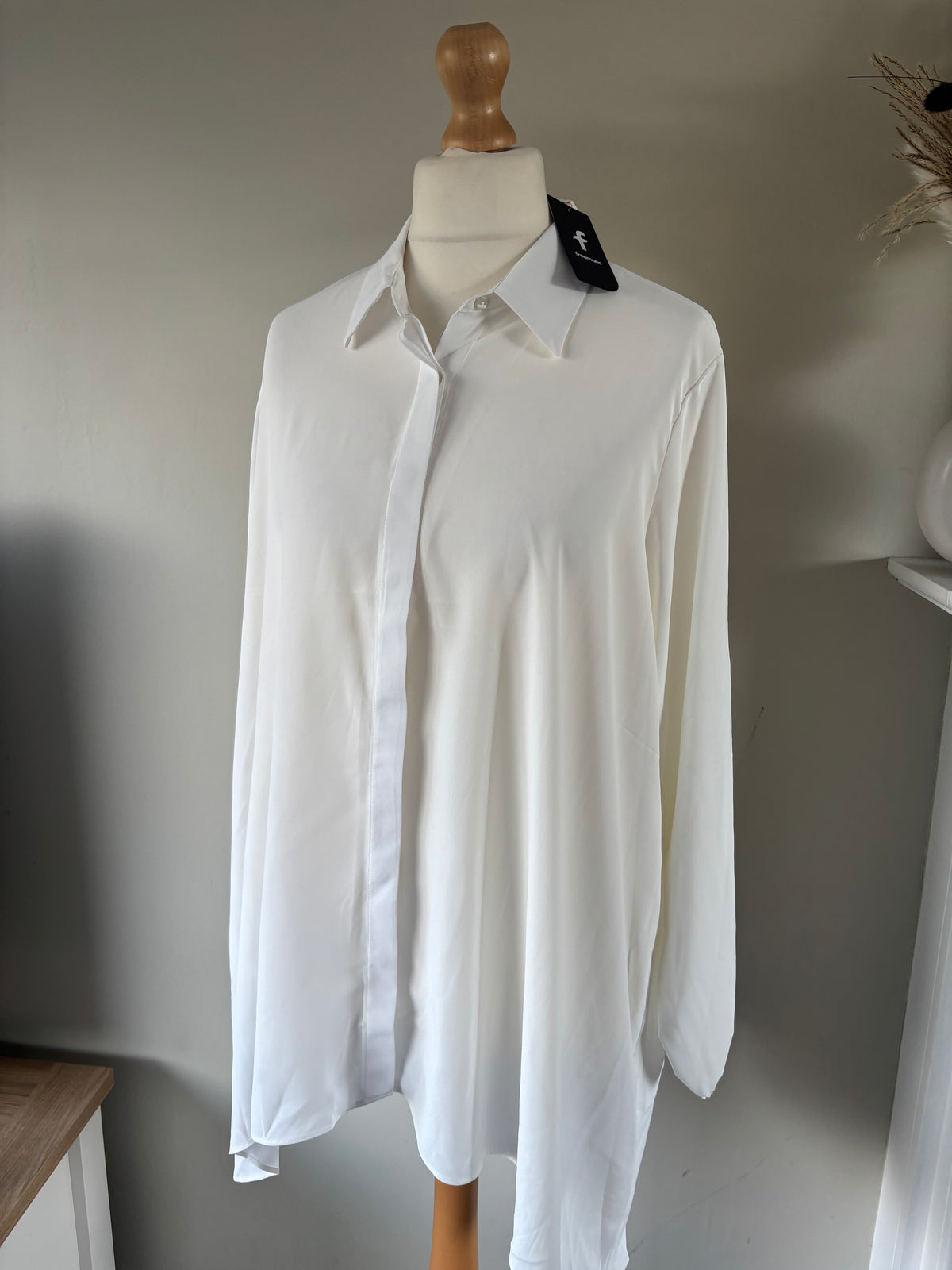 White longline blouse by Freemans size 22