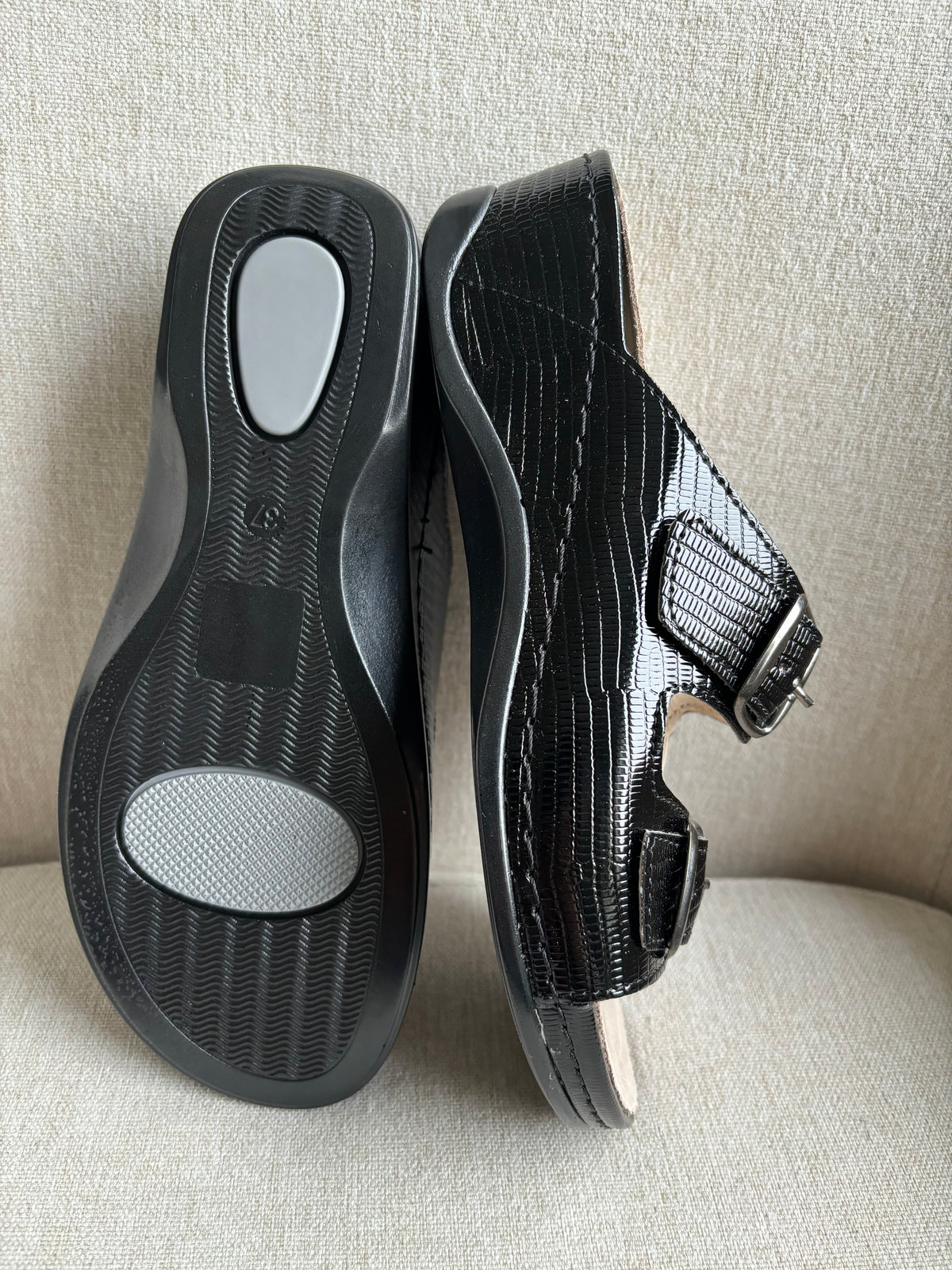Comfort memory foam sandals by MUBB comfort - black