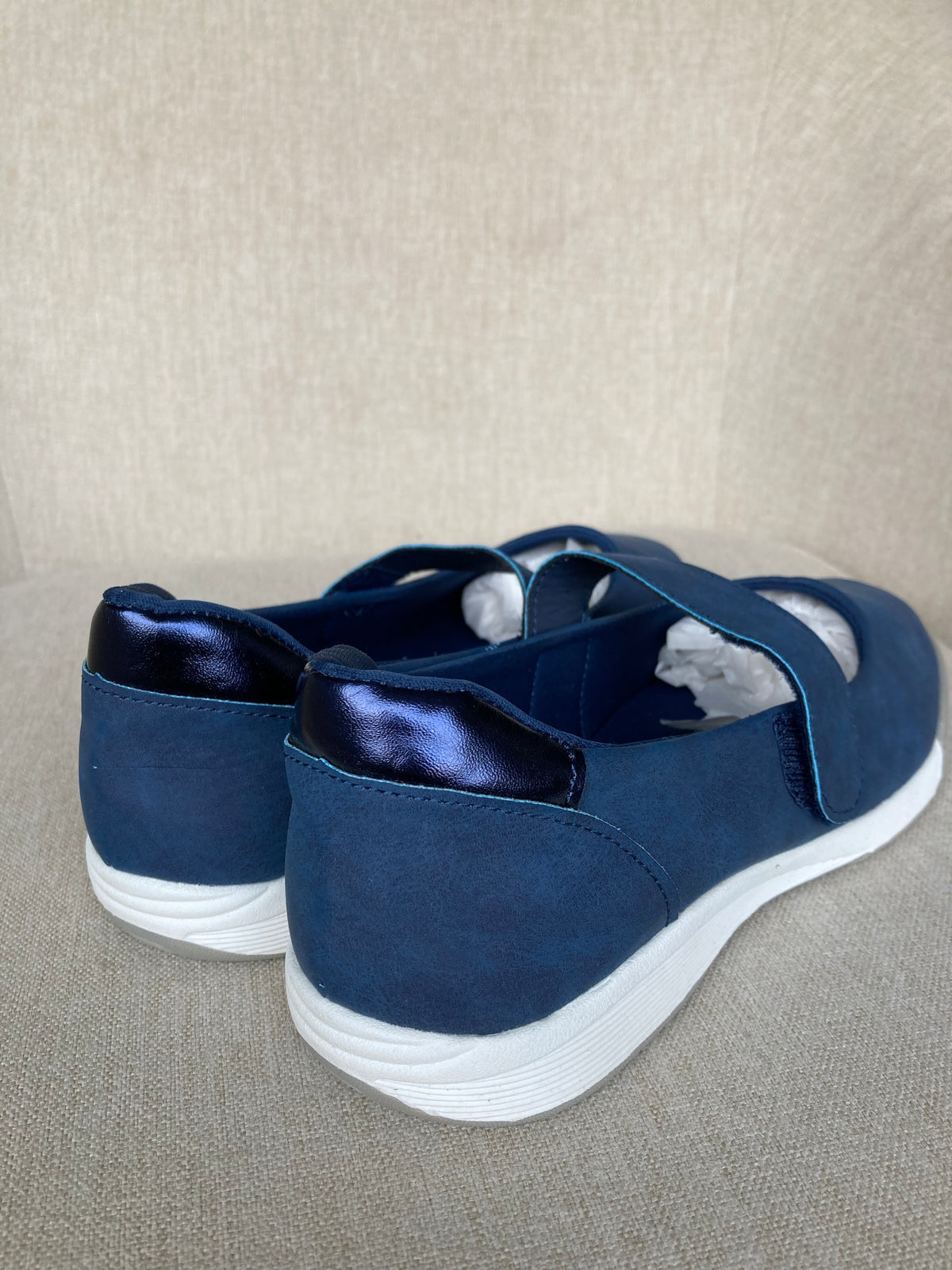 Navy trainer pumps by BPC - Size 6