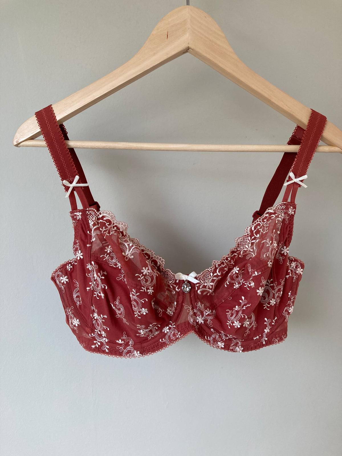 Beautiful lace bra by LASCANA - Size 36DD