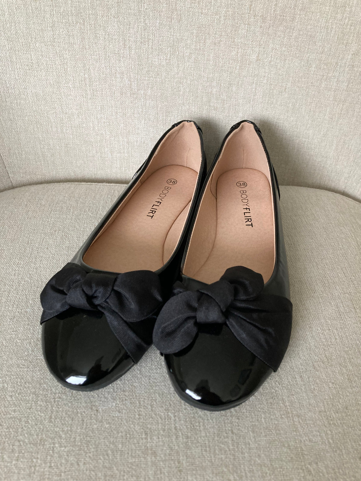Black flat ballet shoes by Bonprix