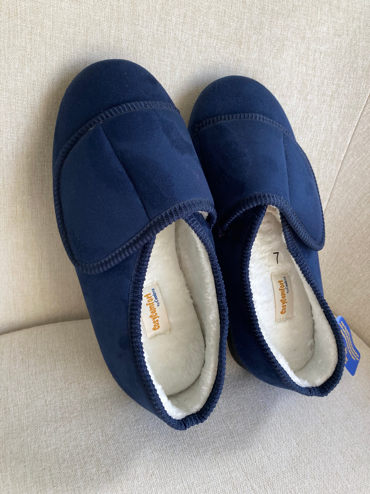 Unisex Wide Fit slippers by COOLERS