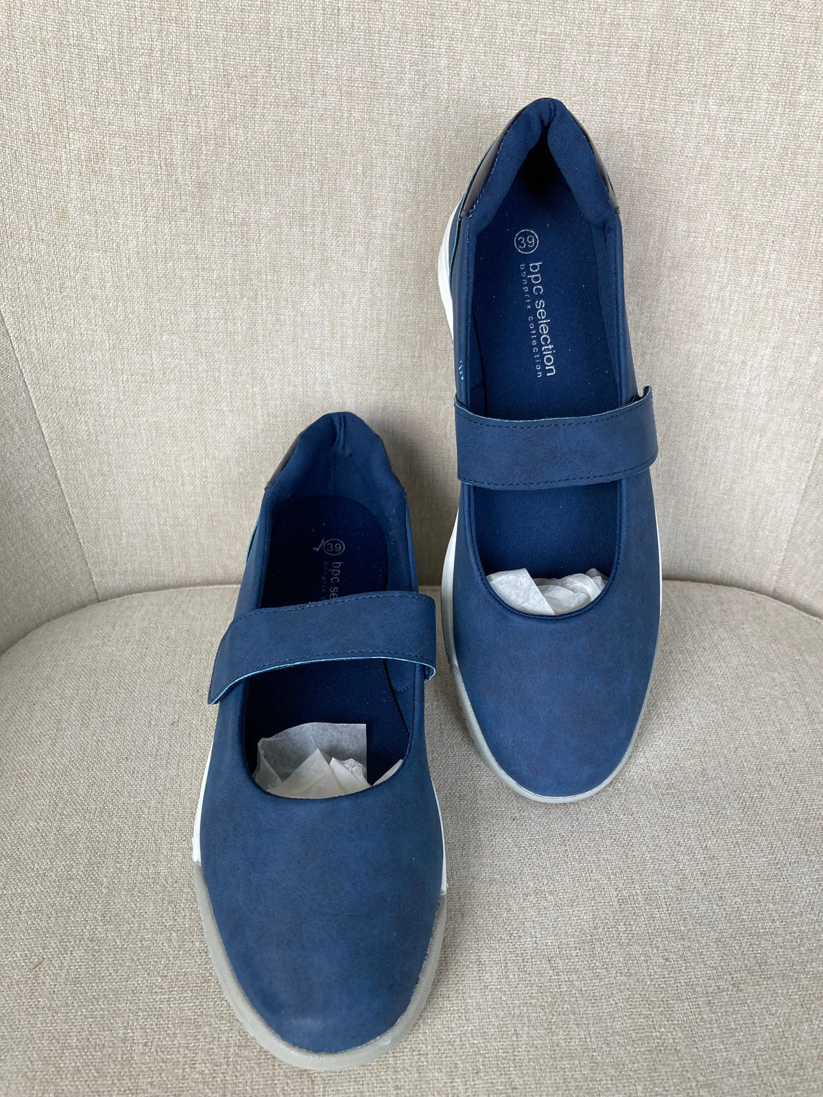 Navy trainer pumps by BPC - Size 6