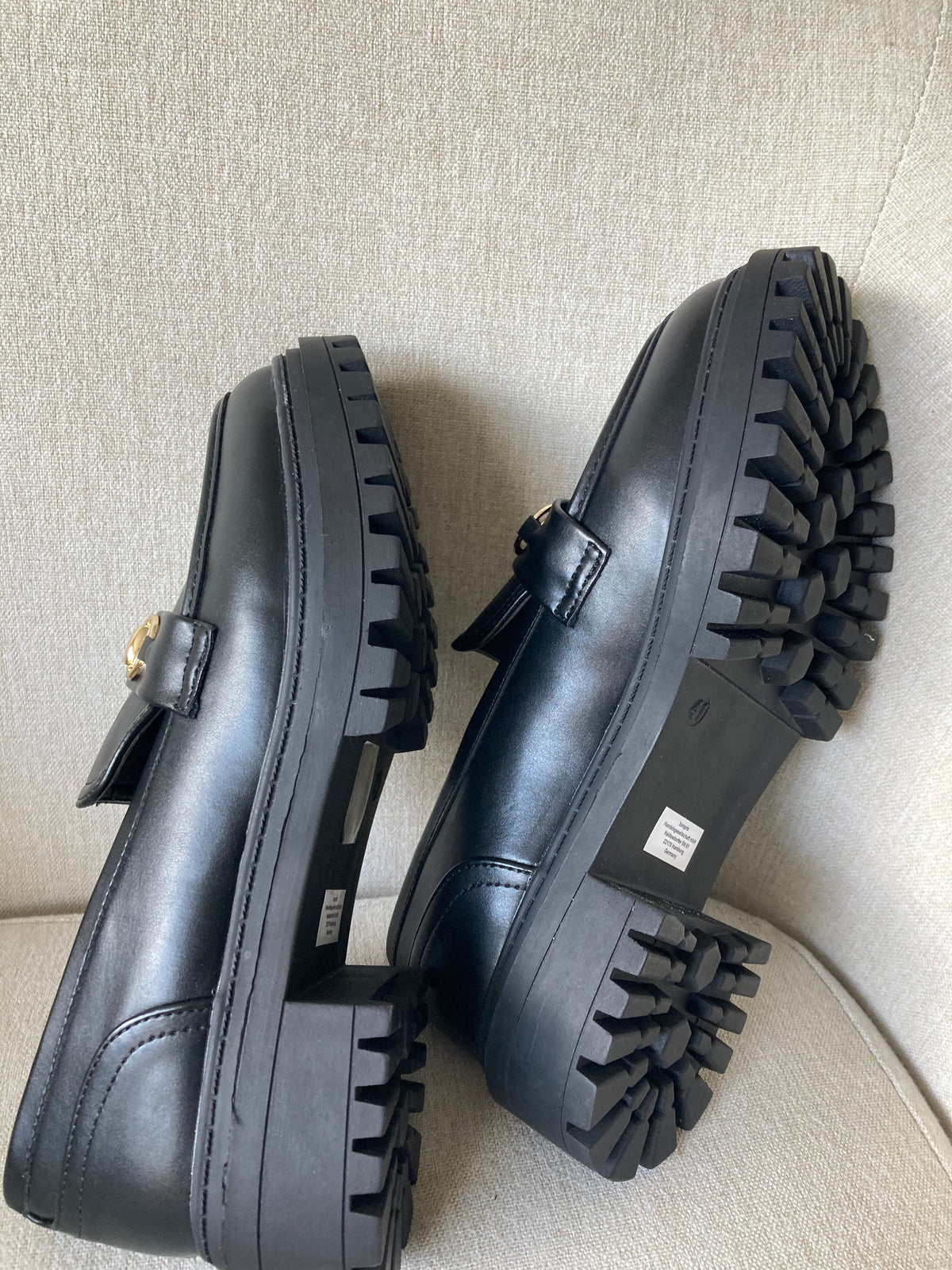 Classy Black Penny Loafers by BODYFLIRT