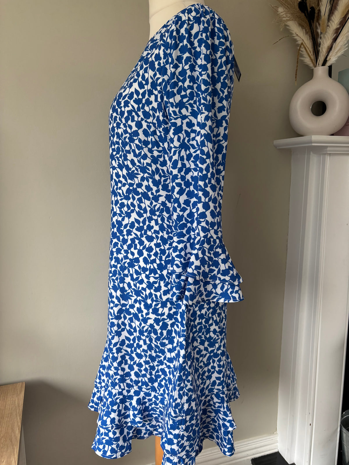 Blue Ditsy Floral Print Ruffle Hem Shift Dress by Sosanda size 16