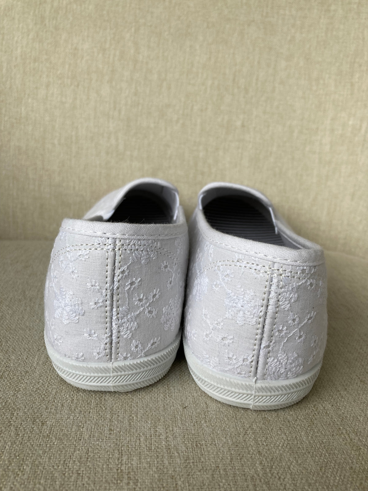 White Broderie pumps by BPC - Size 5