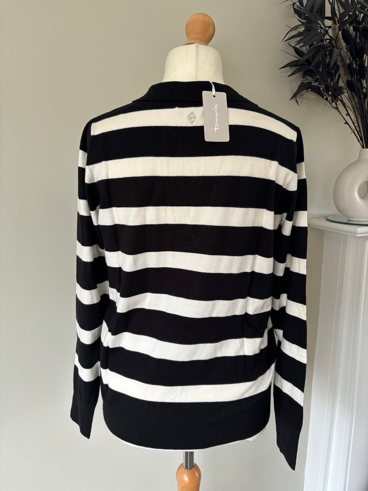 Black and White Pull Over Jumper by Tamaris Size 16