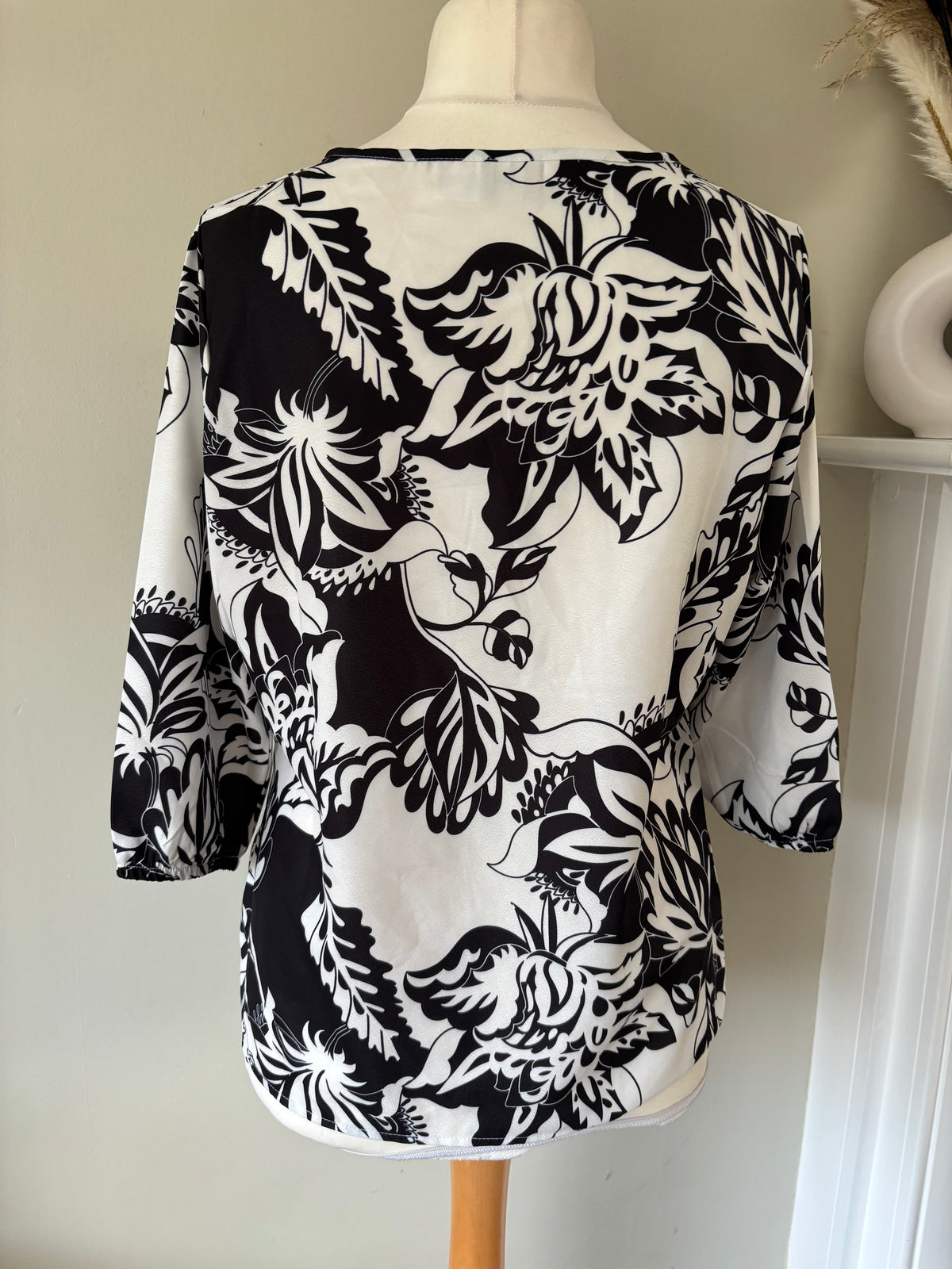 Black and white patterned top by Fair lady size 12