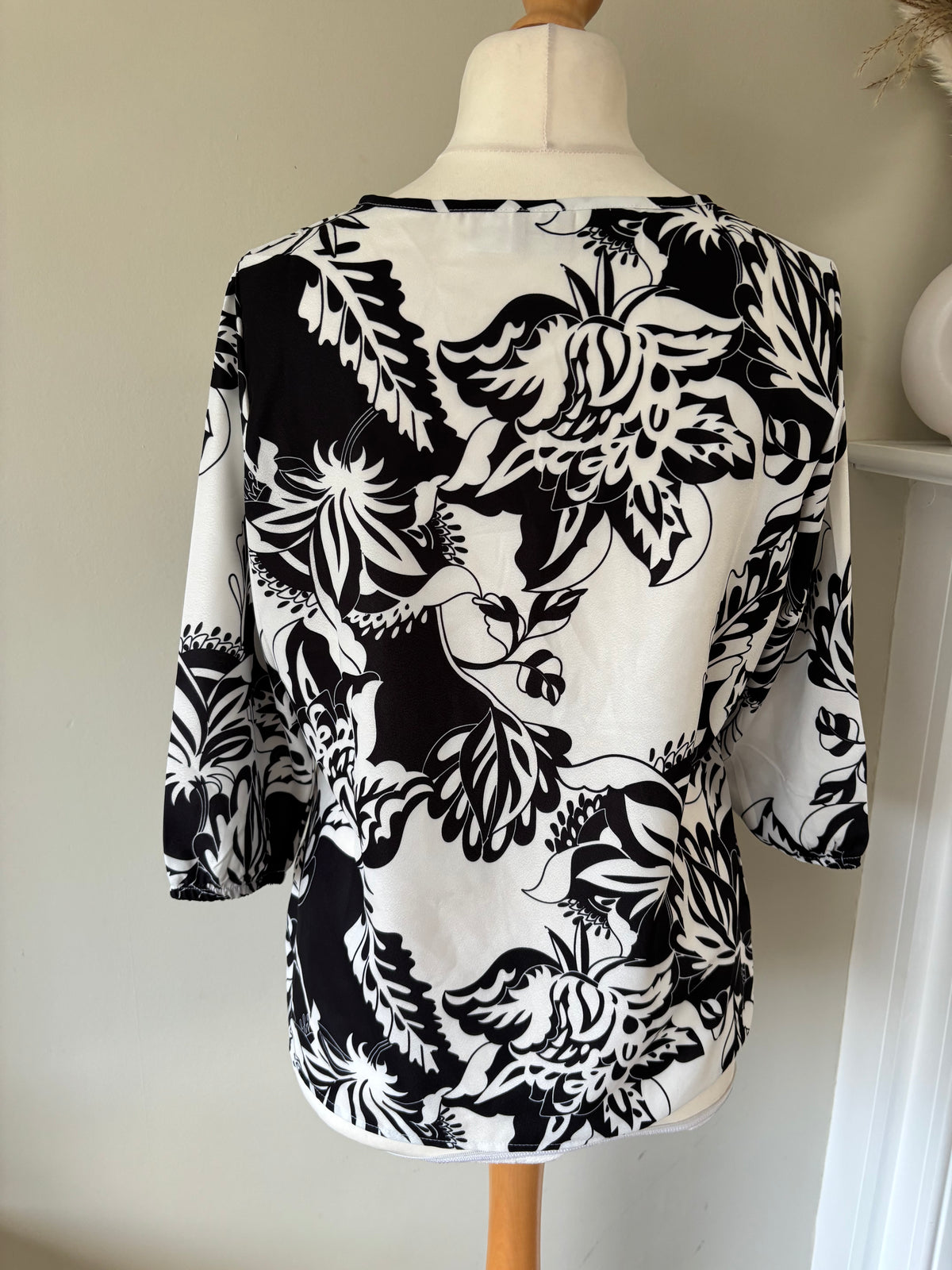 Black and white patterned top by Fair lady size 12