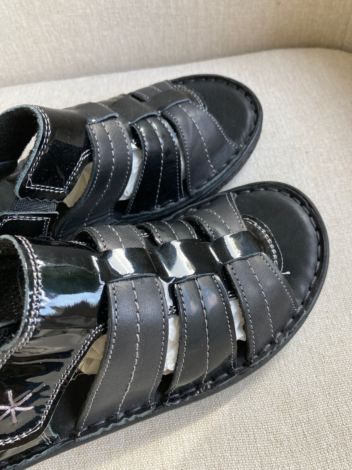 Black leather comfort sandals by Airsoft size 6