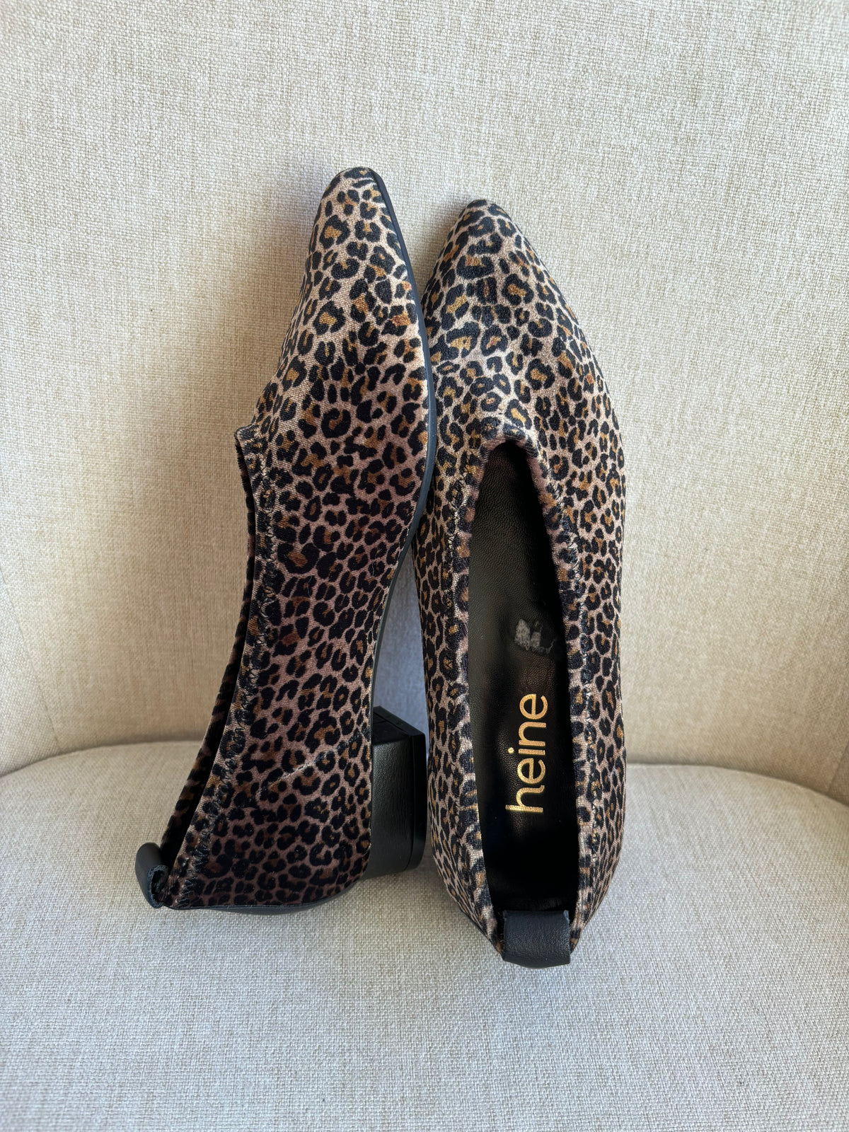 Stunning leopard print velour heels shoes by Heine size 5