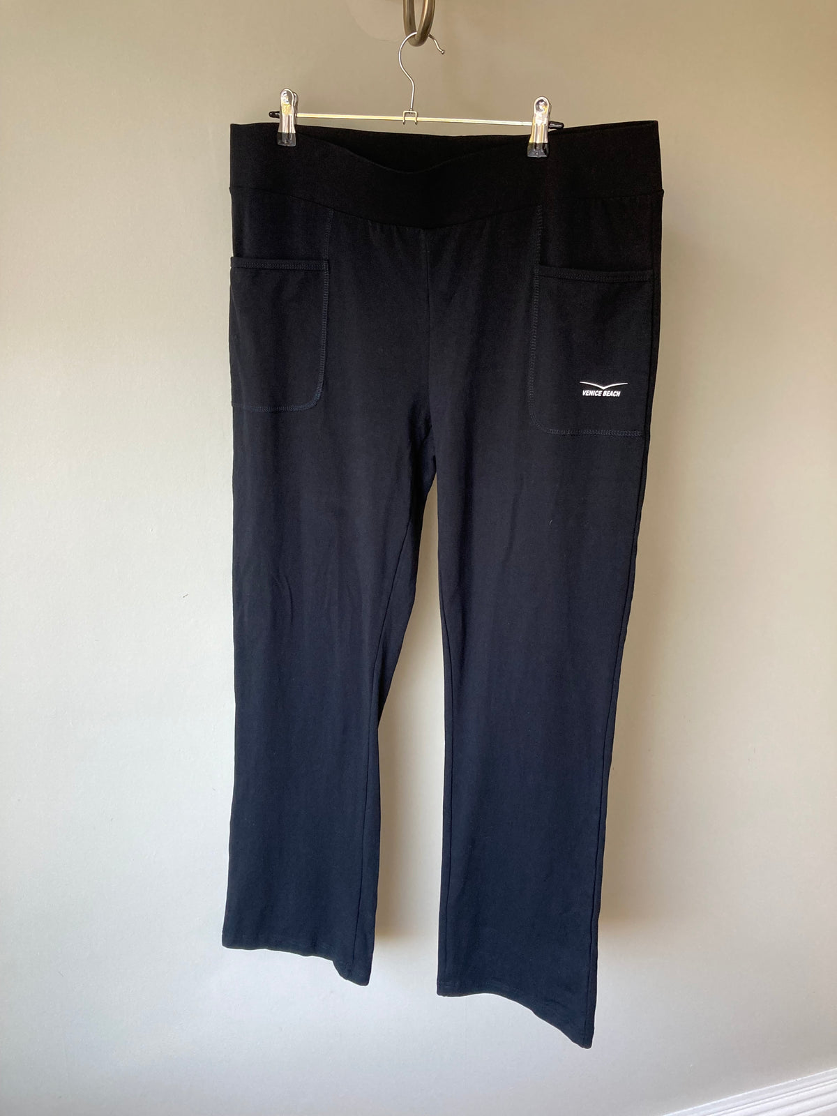 Black curve trousers by VENICE BEACH - Size 20