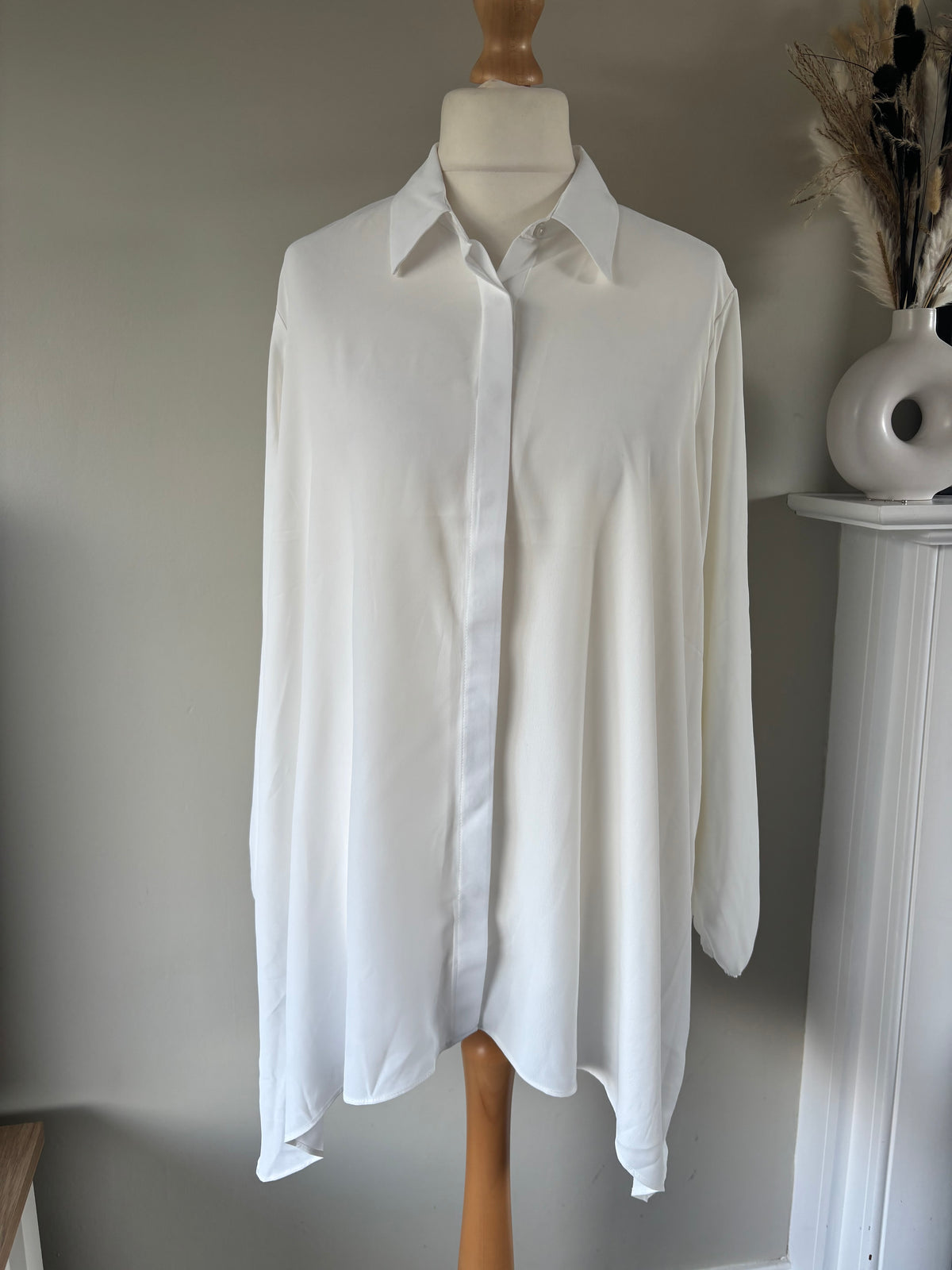 White longline blouse by Freemans size 22