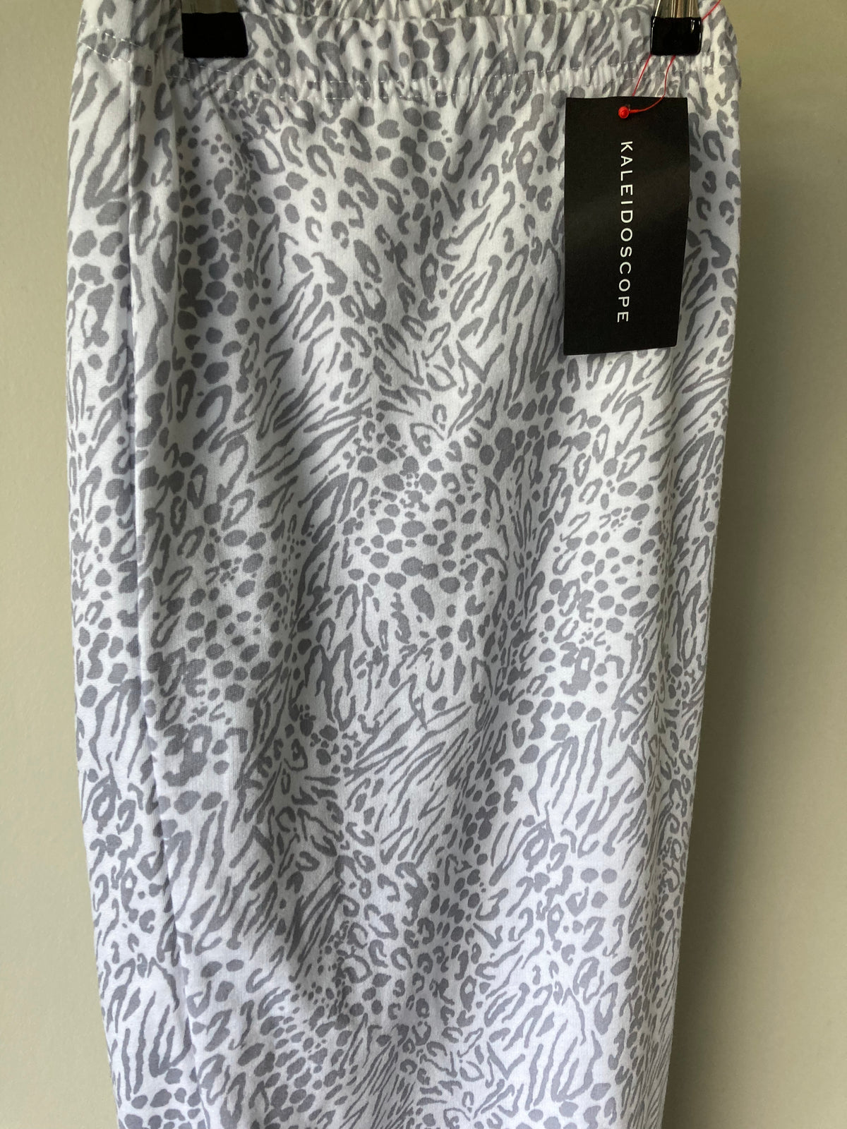 Grey Leopard print loose joggers by KALEIDOSCOPE  Size 22