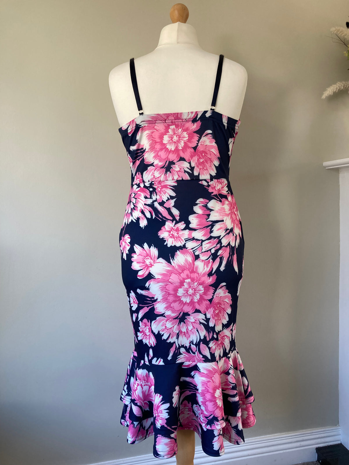 Figure Hugging Floral Dress by QUIZZ - Size14