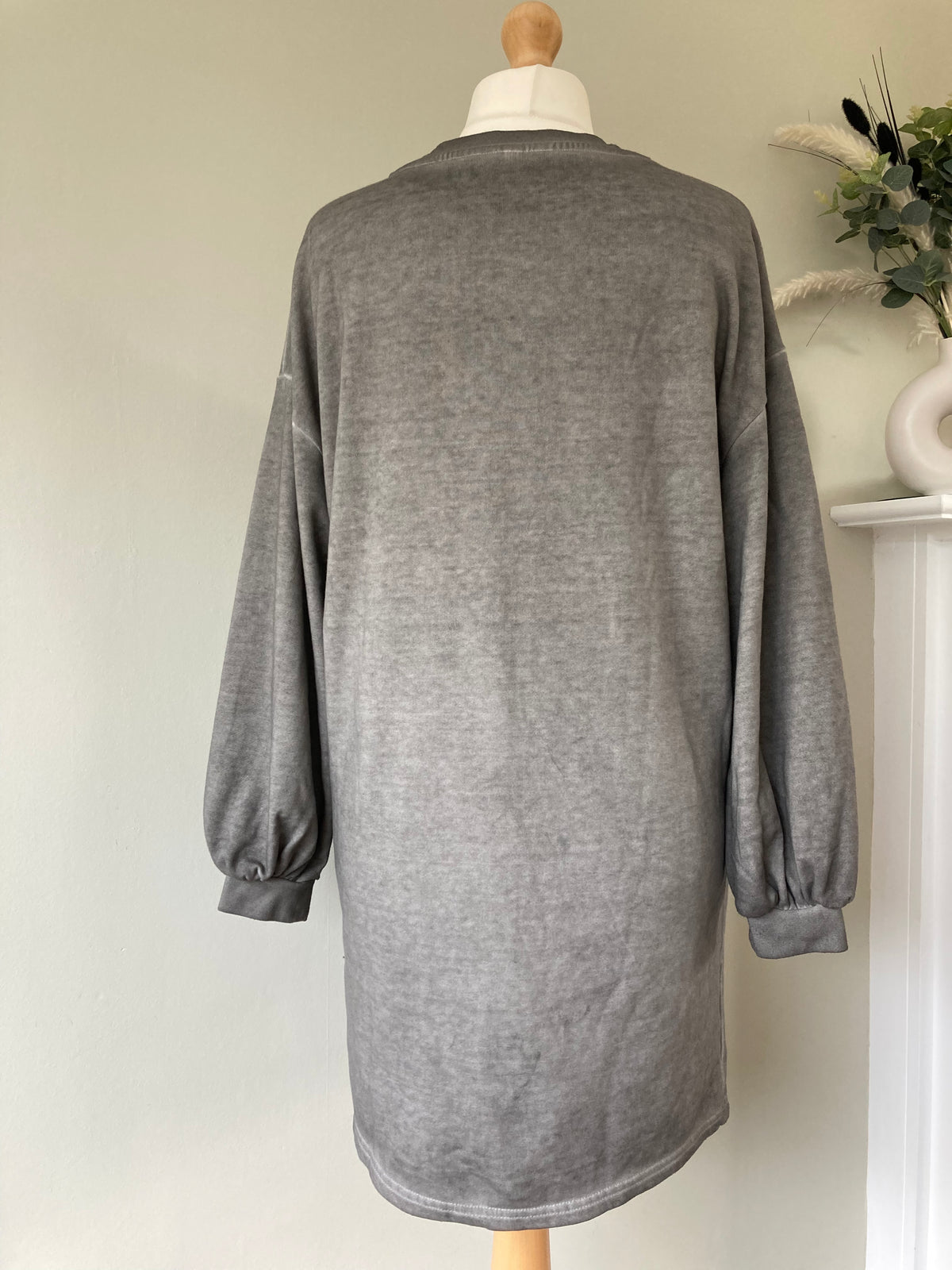 Grey long jumper by FREEMANS - Size 14