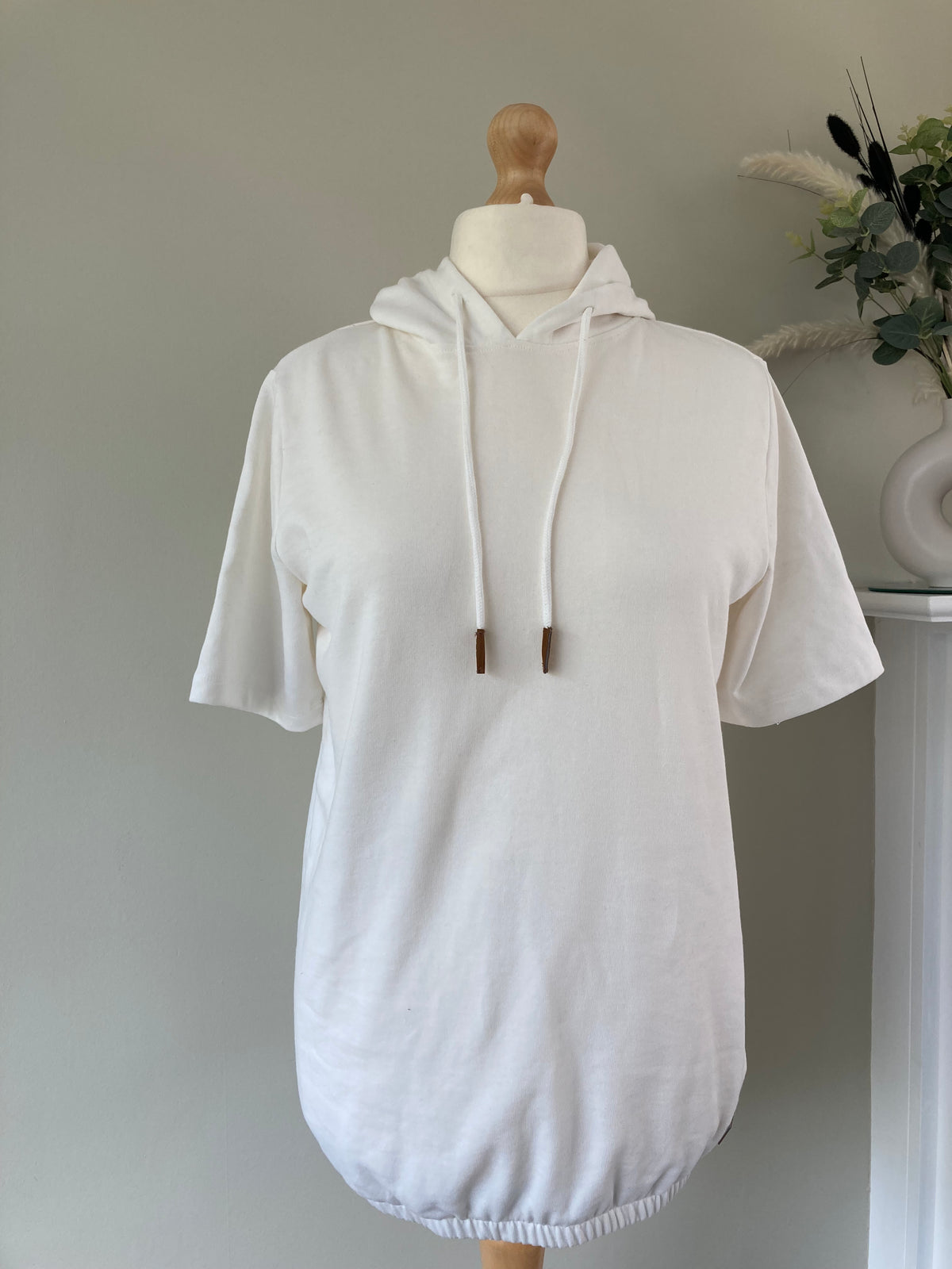 Ivory short sleeve top by JOHN BANER size 12