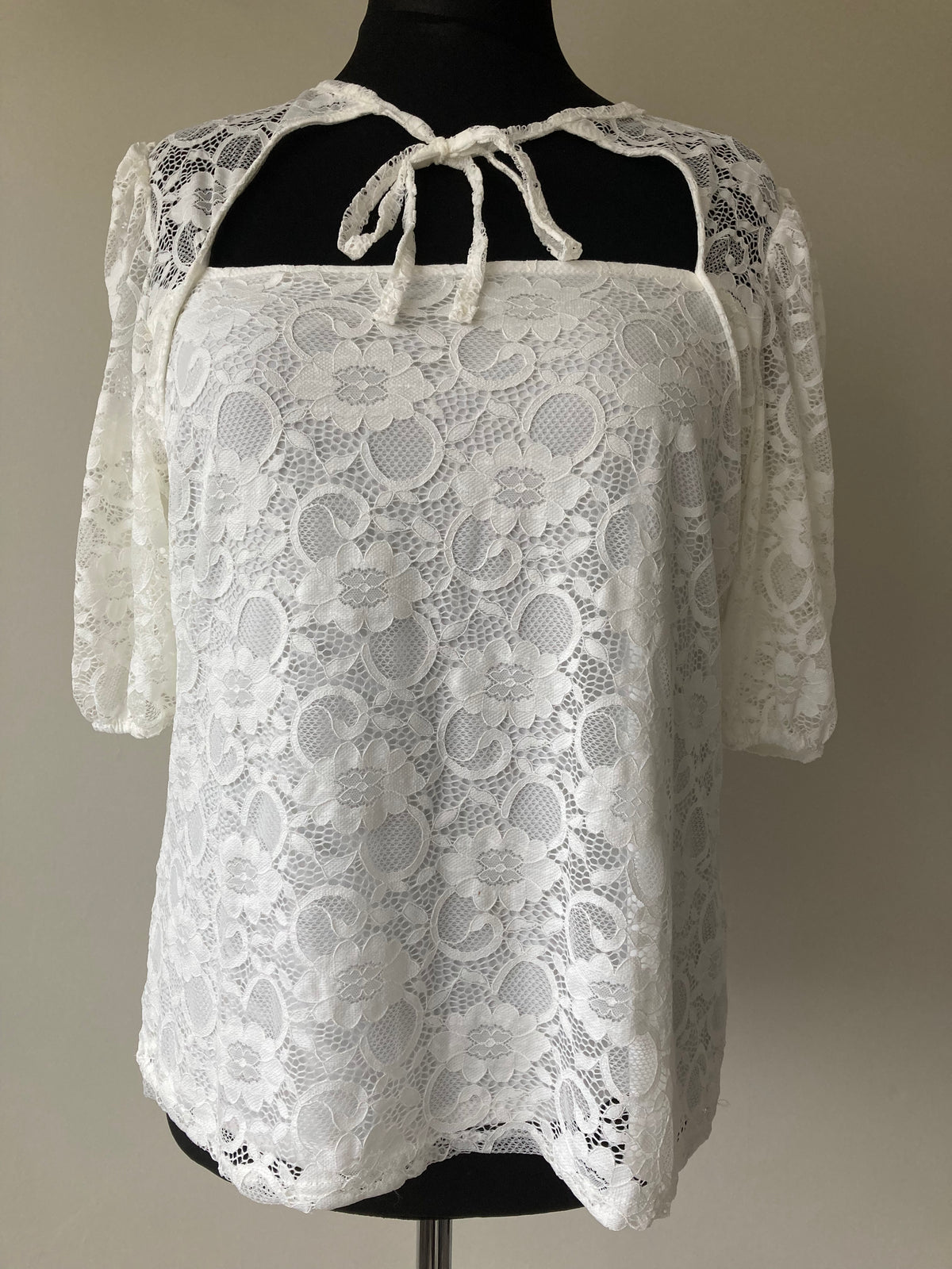 White ace Top by KALEIDOSCOPE -  Size 20